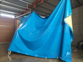 Lona de hibernación azul y amarilla