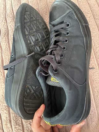Converse negras bajas