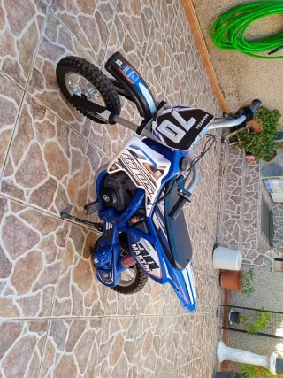 Moto eléctrica infantil azul, injusa 24 voltios
