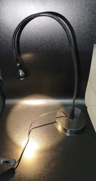 Lámpara de escritorio flexible Ikea