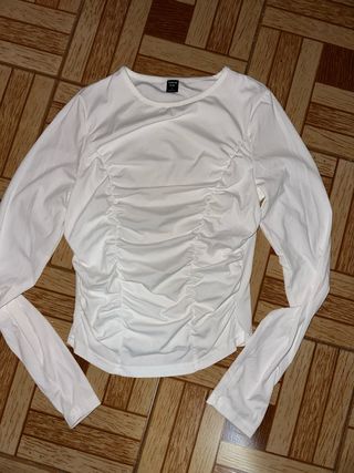 Camiseta SHEIN blanca fruncida manga larga
