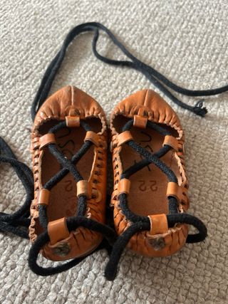 Albarcas de cuero talla 22