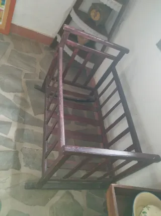 Cuna antigua de madera