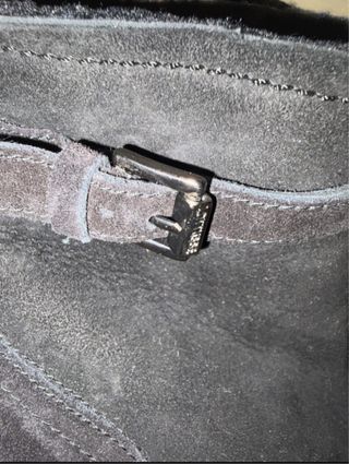 Botines de ante negros con hebilla