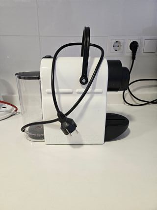 Cafetera Nespresso Pequeña Blanca