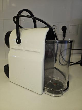 Cafetera Nespresso Pequeña Blanca