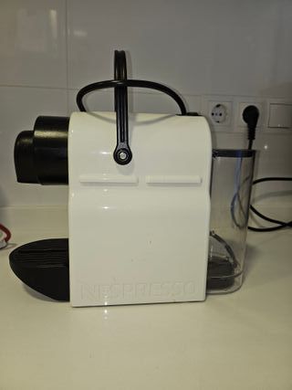 Cafetera Nespresso Pequeña Blanca