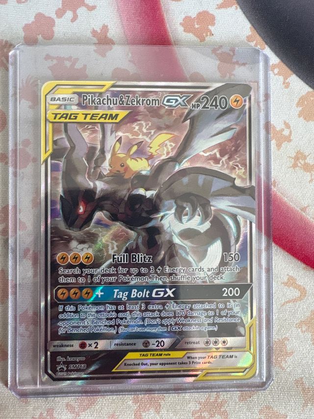 Carta Pokémon Pikachu & Zekrom GX TAG TEAM