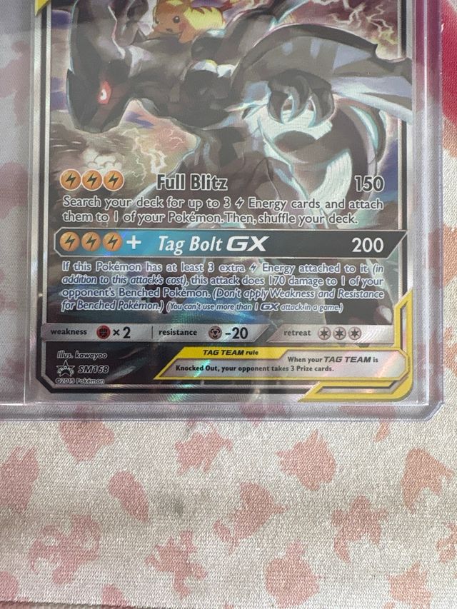 Carta Pokémon Pikachu & Zekrom GX TAG TEAM