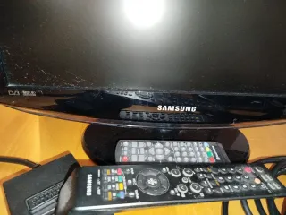Lote TV Samsung + Decodificador + Cables