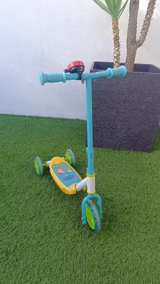 Caballo balancín Chicco y patinetes