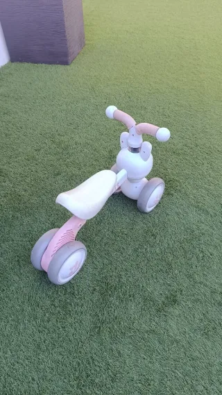 Caballo balancín Chicco y patinetes