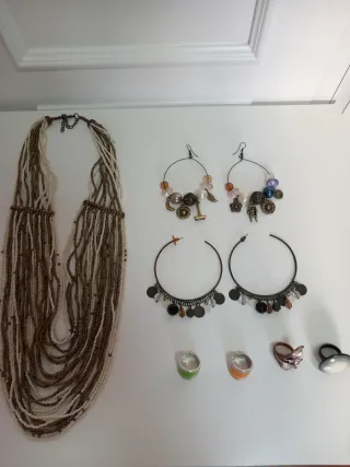 Conjunto bisutería: collar, pendientes y anillos