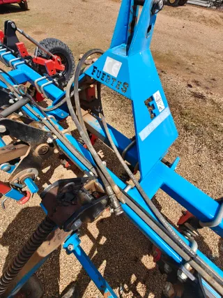 Cultivador Estanqueador Ahoyador. Marca: Fuertes