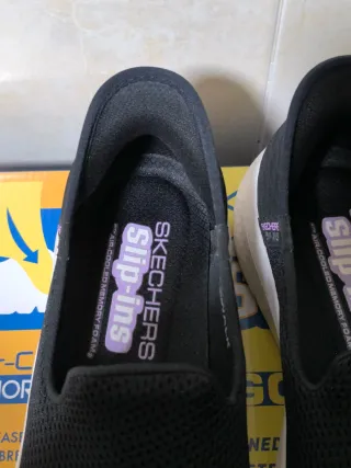 Zapatillas Skechers Slip-ins Mujer Negras Blancas