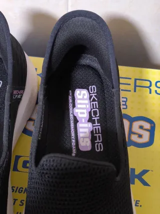 Zapatillas Skechers Slip-ins Mujer Negras Blancas