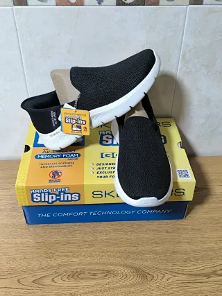 Zapatillas Skechers Slip-ins Mujer Negras Blancas