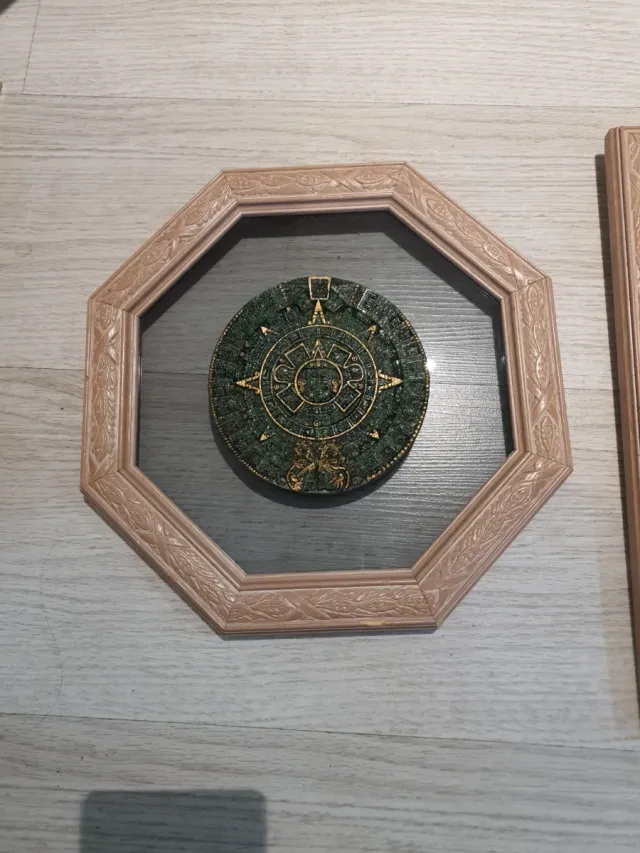 Calendario Maya y Máscara Inca Marco