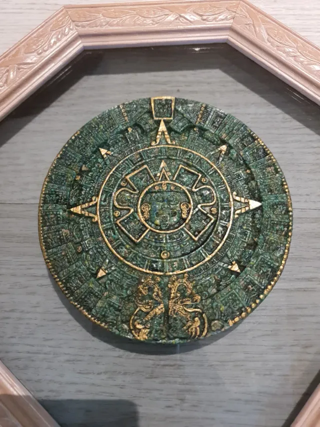 Calendario Maya y Máscara Inca Marco