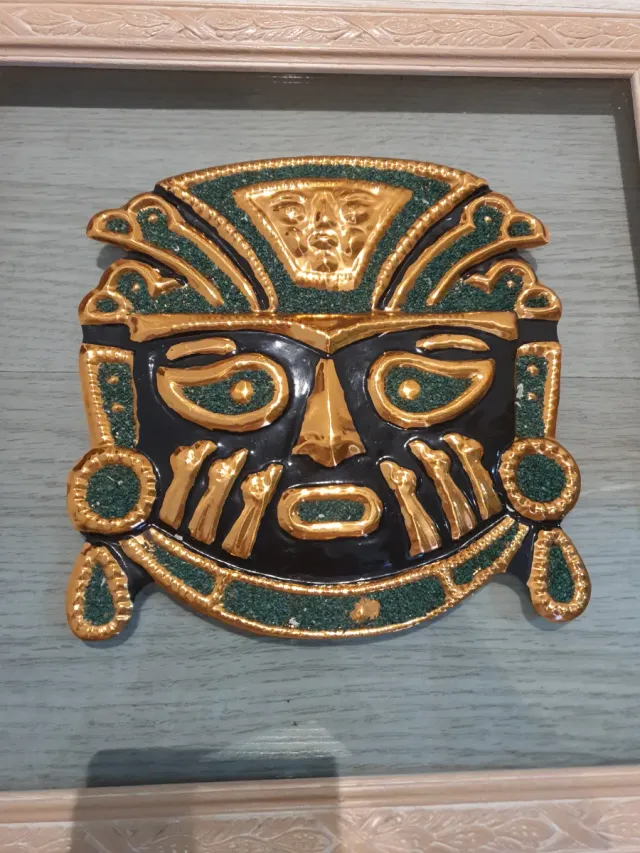 Calendario Maya y Máscara Inca Marco