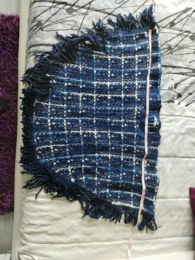 Poncho de lana azul y blanco