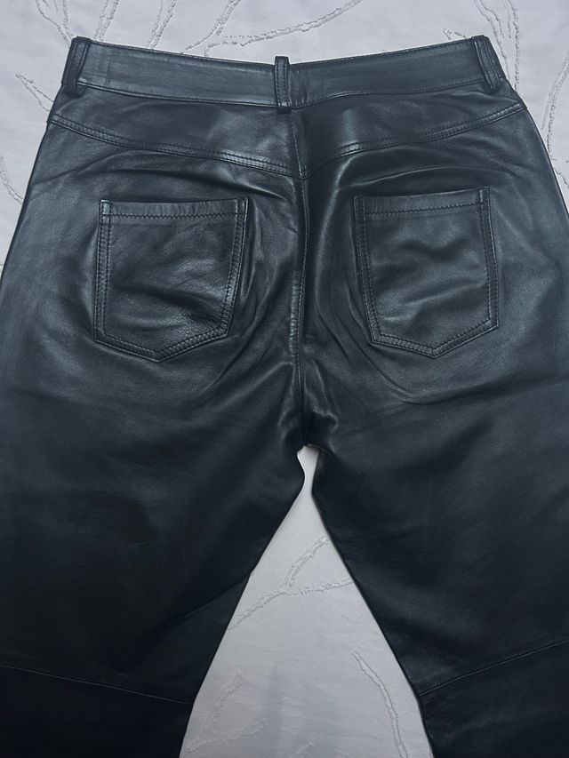 Pantalón de piel negro
