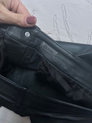 Pantalón de piel negro