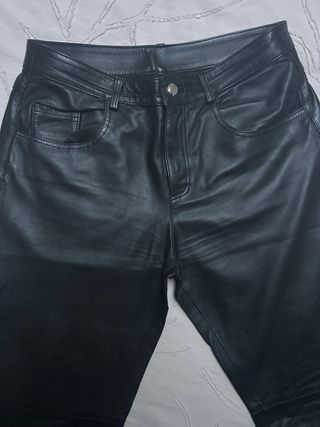 Pantalón de piel negro