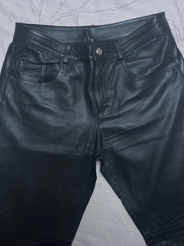 Pantalón de piel negro