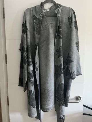 Kimono/Chaqueta Gris Floral Talla Única
