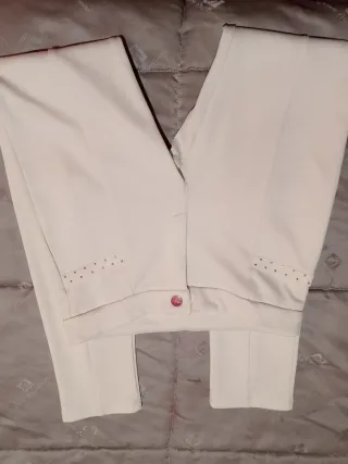 Pantalones blancos con pedrería