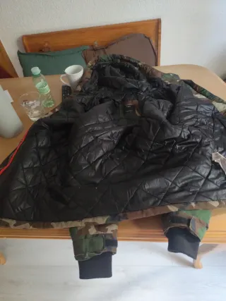 Abrigo Bershka Talla S Camuflaje