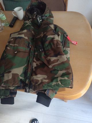 Abrigo Bershka Talla S Camuflaje