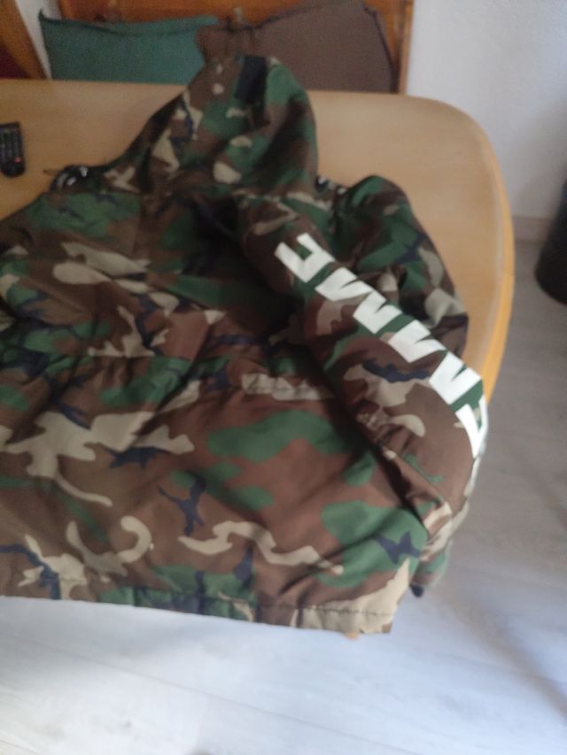 Abrigo Bershka Talla S Camuflaje