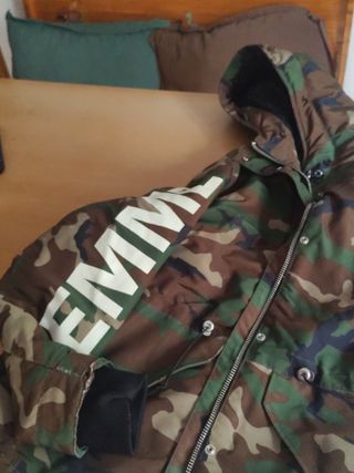 Abrigo Bershka Talla S Camuflaje