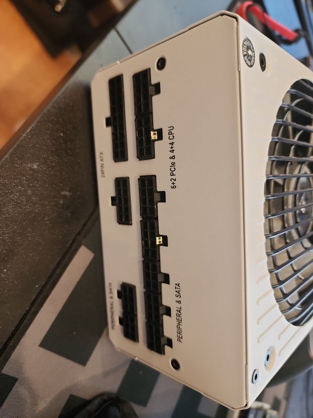 Fuente Alimentación Corsair RM750x Blanca