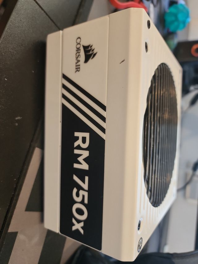 Fuente Alimentación Corsair RM750x Blanca