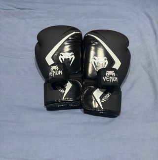 Guantes y Vendas Venum Boxeo Negros