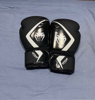 Guantes y Vendas Venum Boxeo Negros