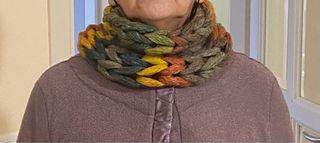 Scalda collo fatto a mano ai ferri