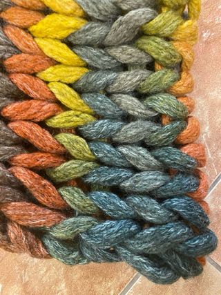 Scalda collo fatto a mano ai ferri