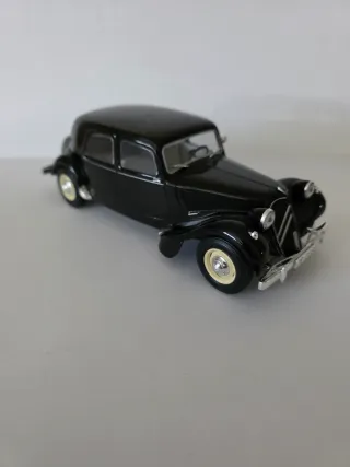 Citroën Traction 11B 1952 escala 1:24