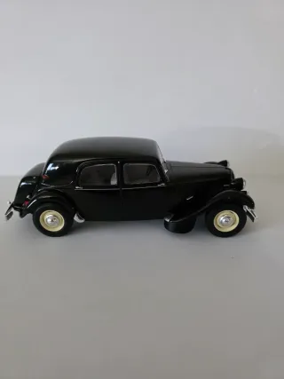 Citroën Traction 11B 1952 escala 1:24