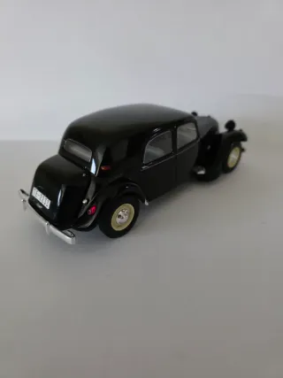 Citroën Traction 11B 1952 escala 1:24