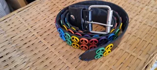 Cintura nera con simboli pace arcobaleno