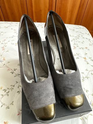 Zapatos Montbui Talla 41 Gris y Dorado