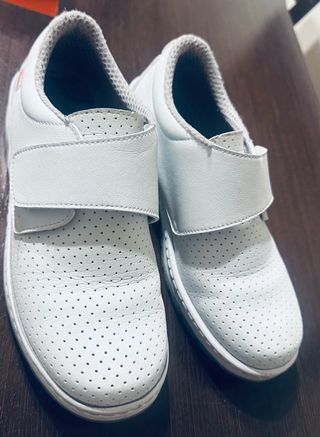 Zapatos Sanitarios Dian Talla 38 Blancos