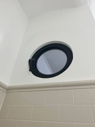 Ventana redonda aluminio negra