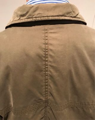 Gabardina verde militar