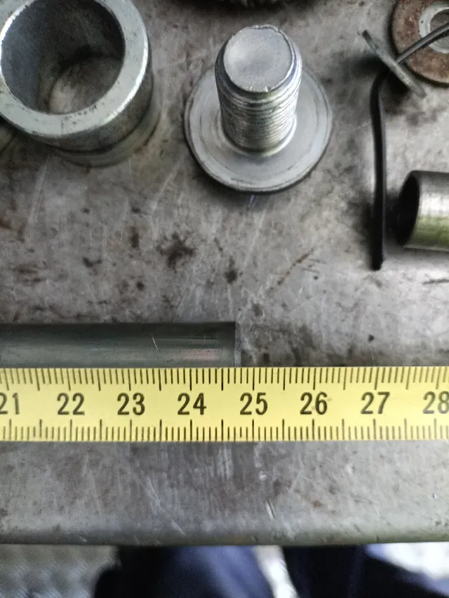 Eje Rueda Delantera T-Max 530/560